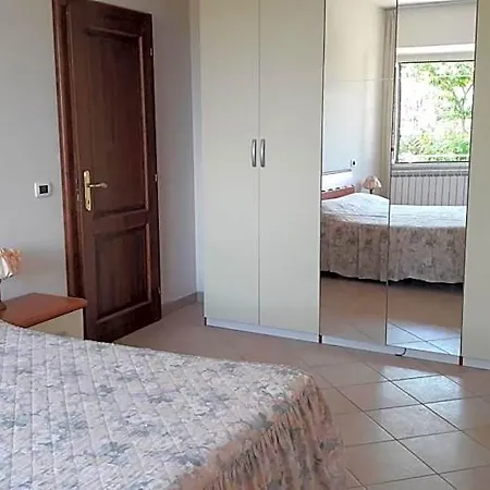 La Casa Gialla Belvedere Feriehus *