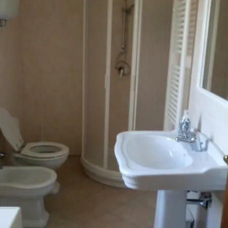 La Casa Gialla Belvedere كورتونا