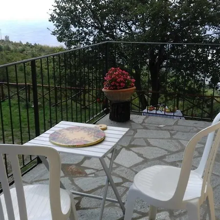 Vakantiehuis La Casa Gialla Belvedere *